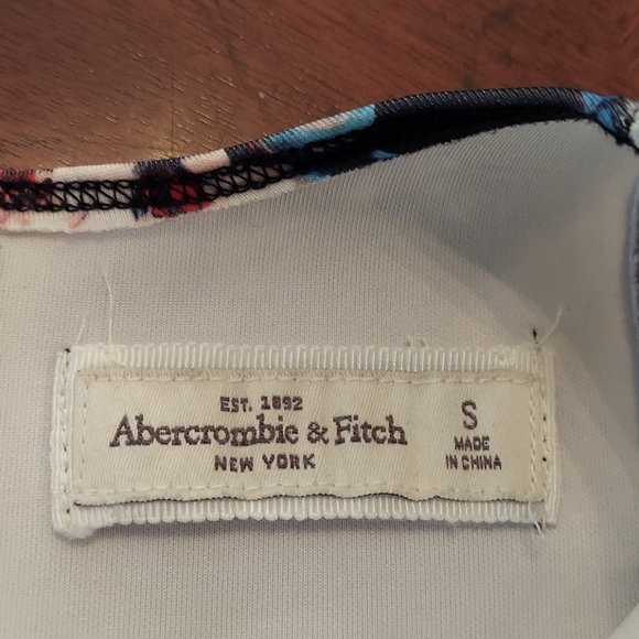 Abercrombie and Fitch floral crop - Picture 2 of 3